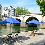 Mini Loft In Notre Dame District, Ile Saint-Louis, Paris